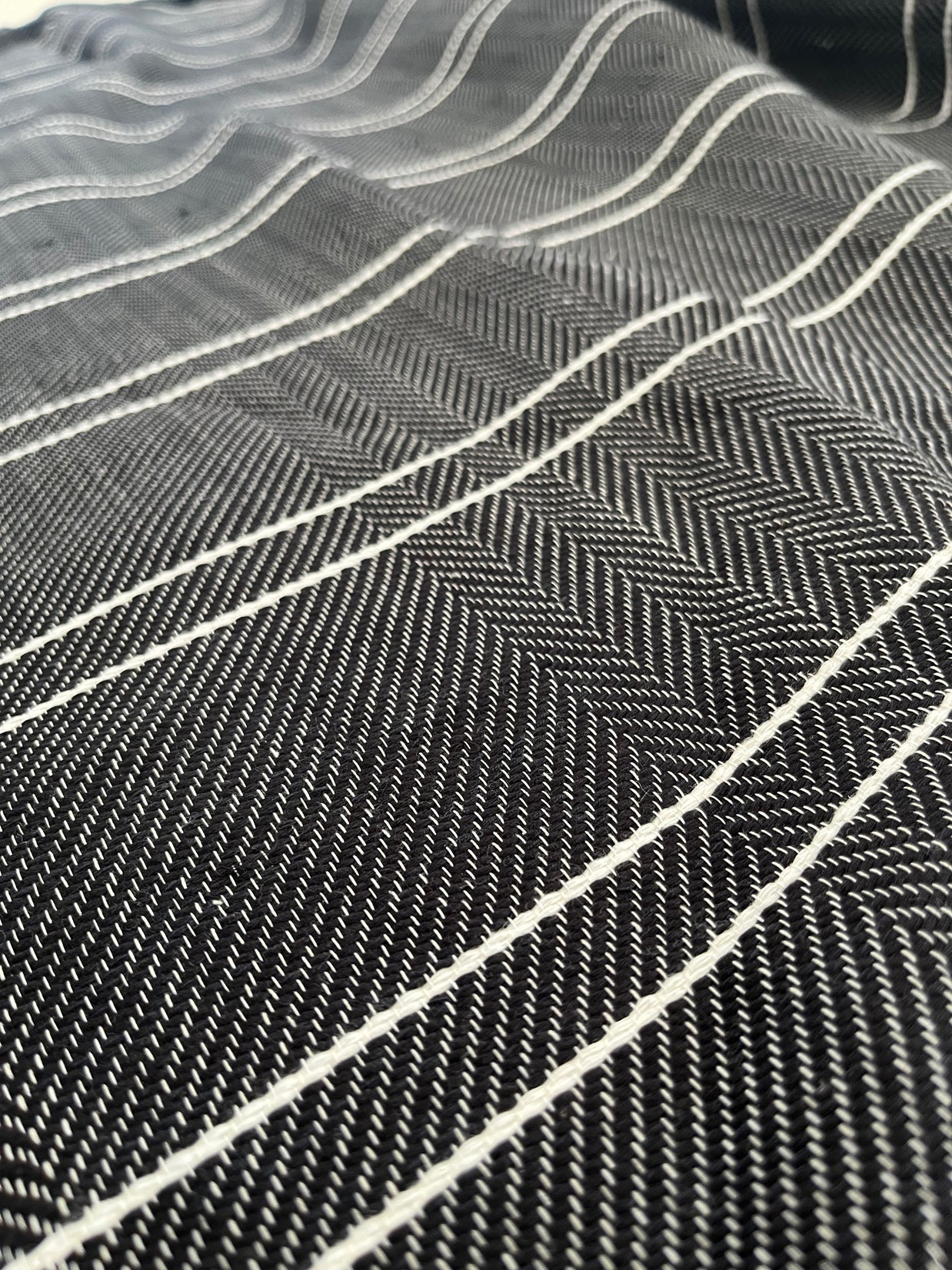 Seren Black Linen-Cotton Throw