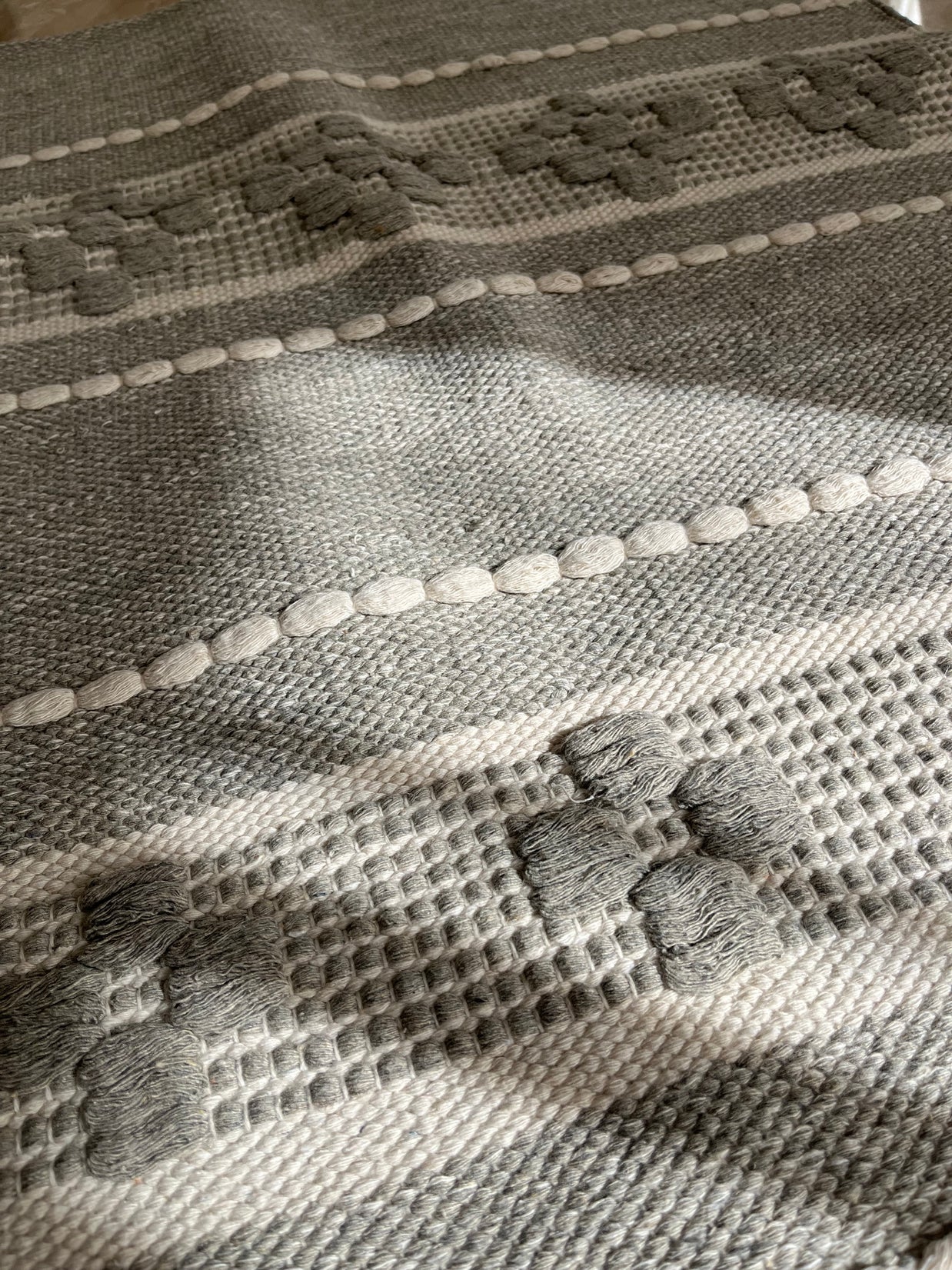 Kilim Cotton Runner – Soft Grey Textured