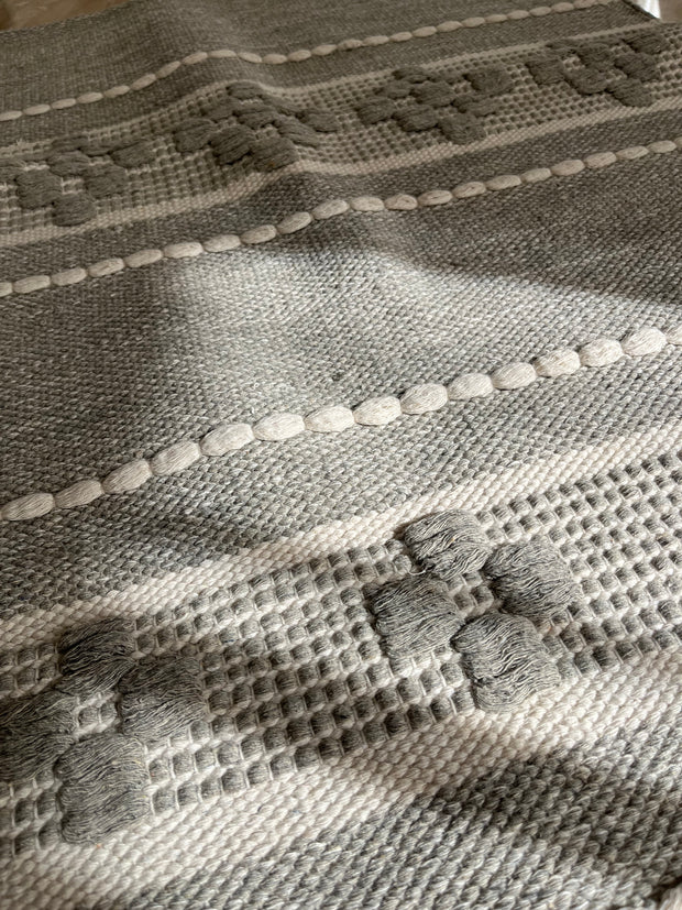 Kilim Cotton Runner – Soft Grey Textured