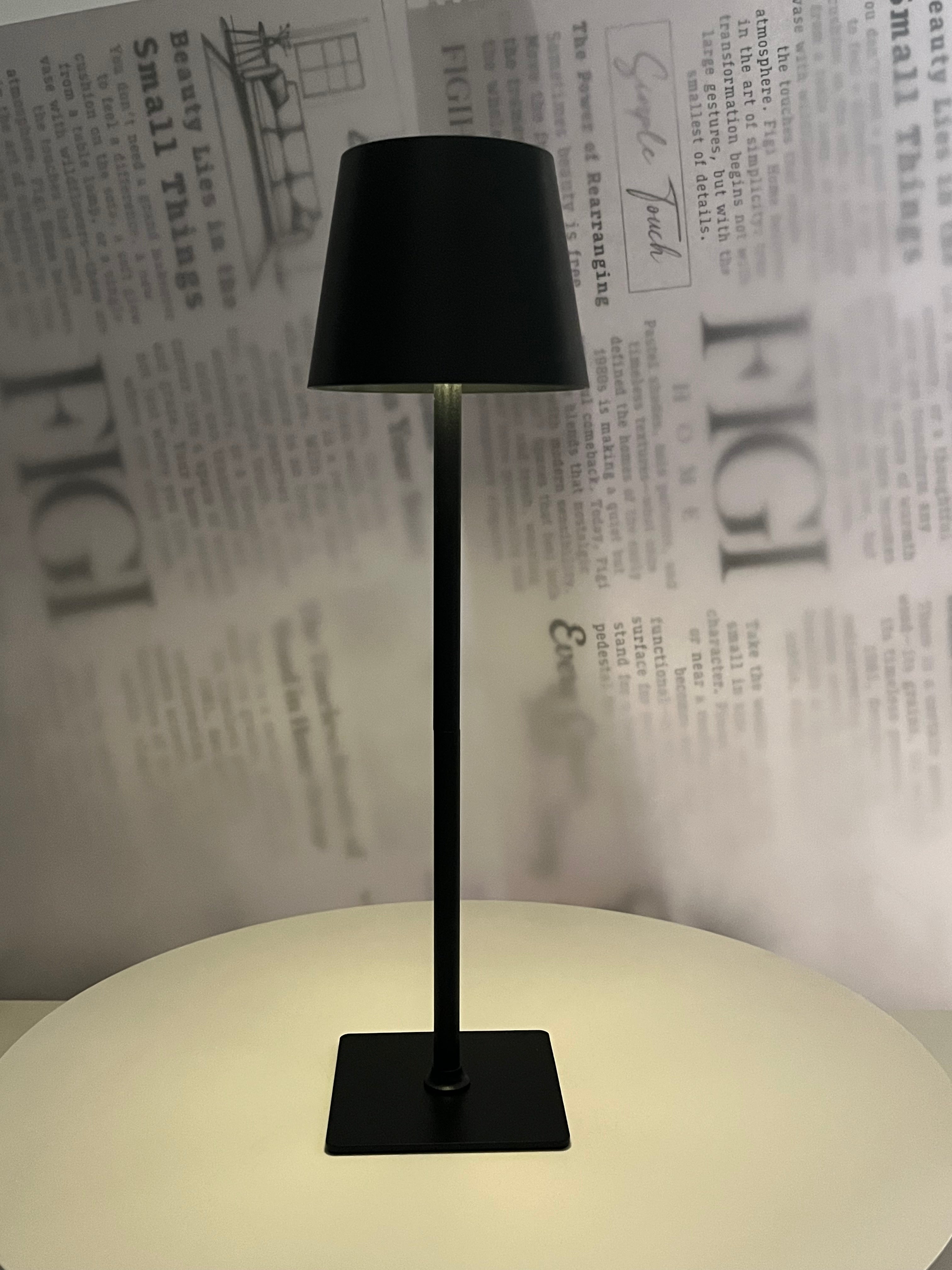 LUMO Minimalist Metal Lamp