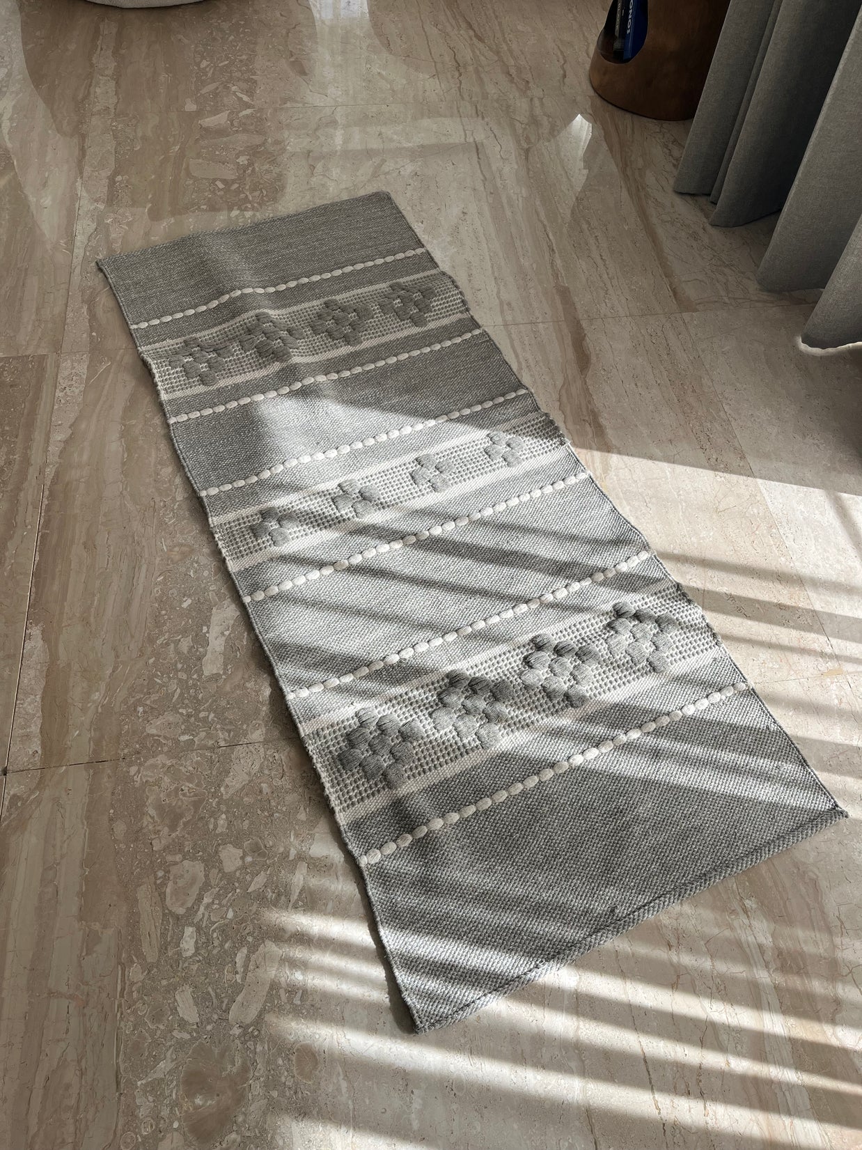 Kilim Cotton Runner – Soft Grey Textured