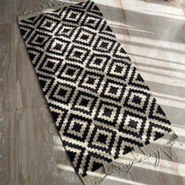 Mono Diamond Kilim
