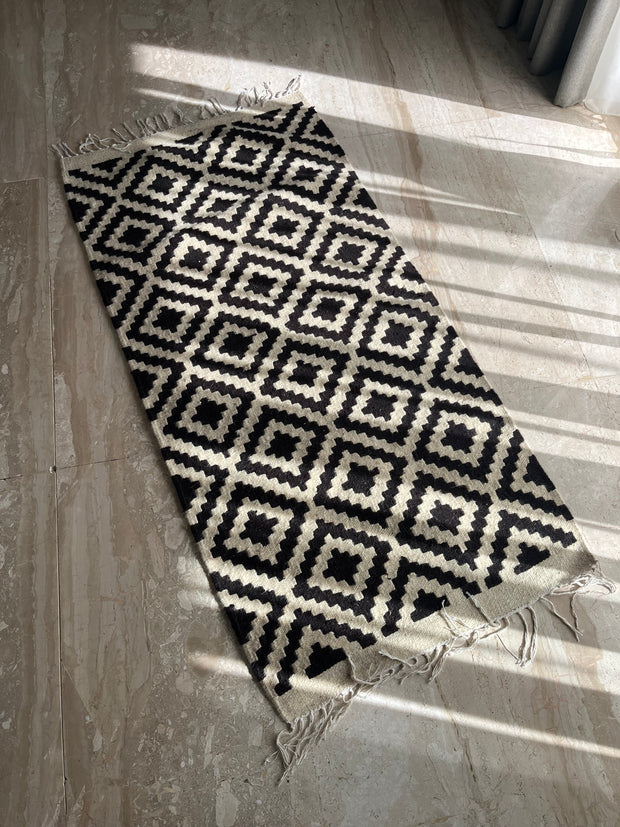 Mono Diamond Kilim