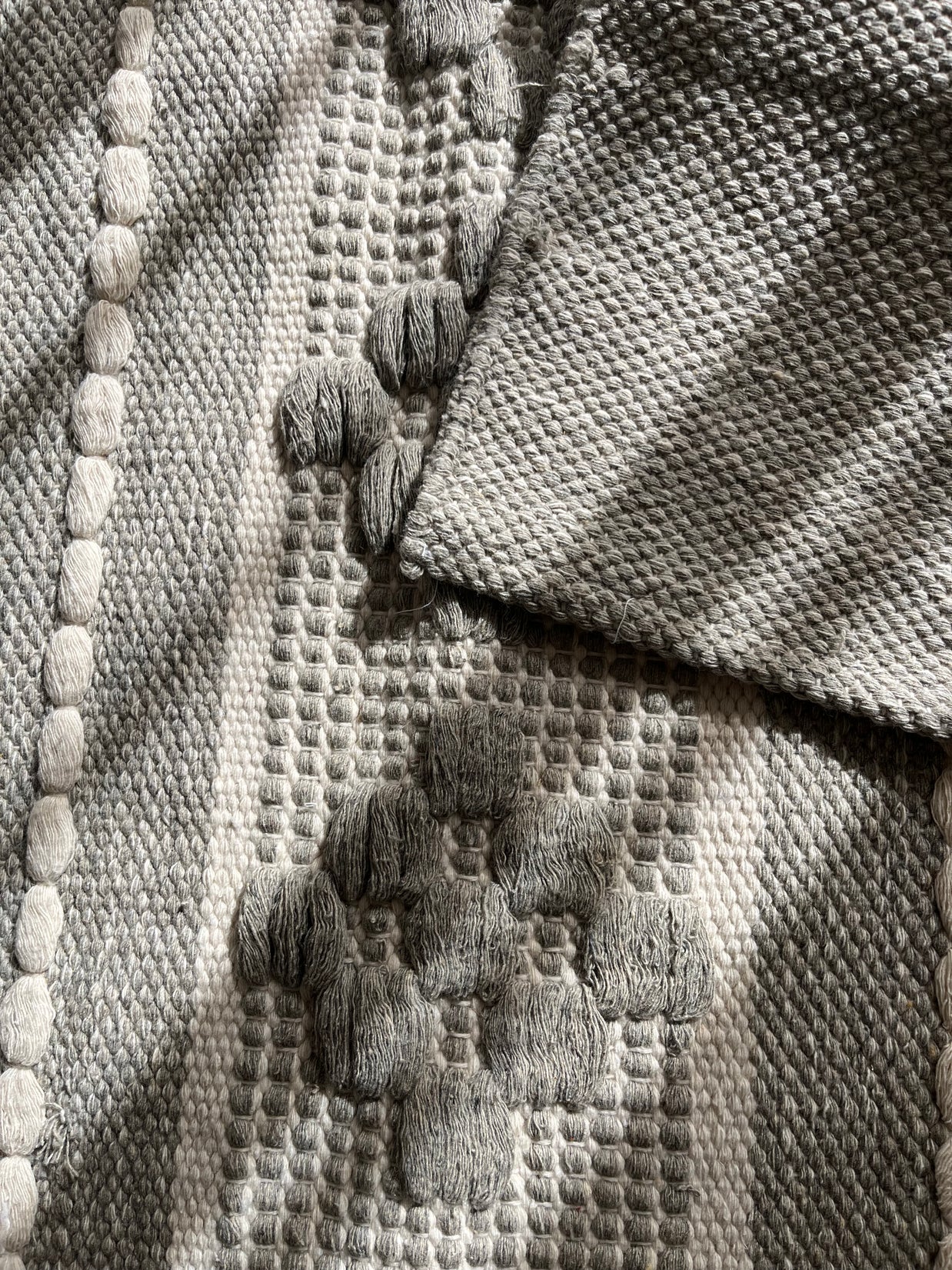 Kilim Cotton Runner – Soft Grey Textured