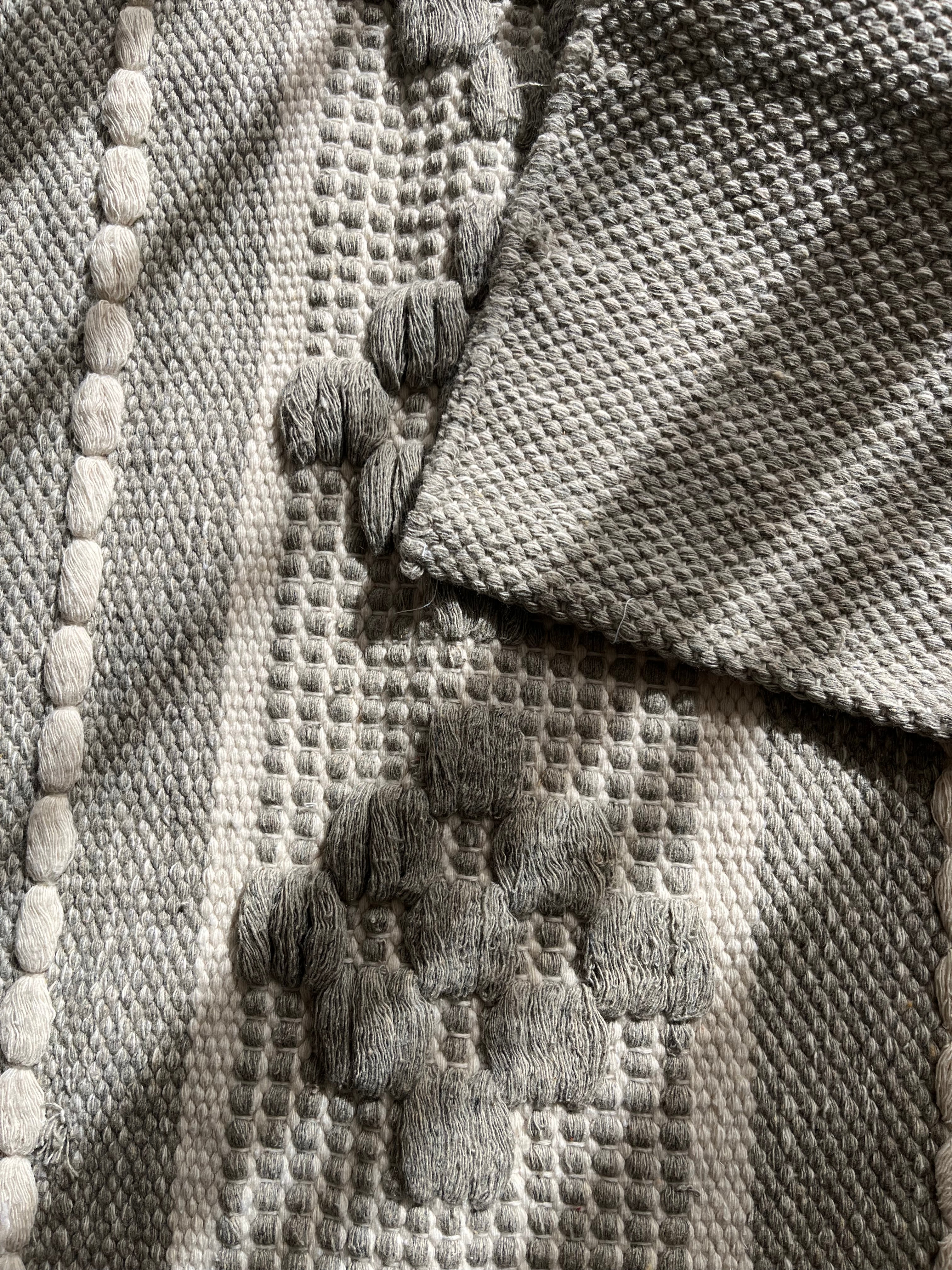 Kilim Cotton Runner – Soft Grey Textured