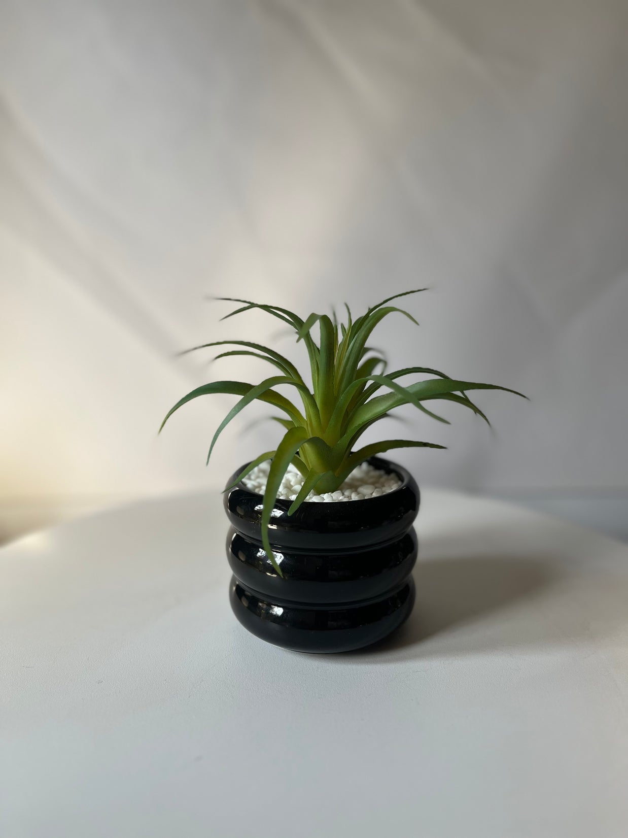 Novi Curve Planter