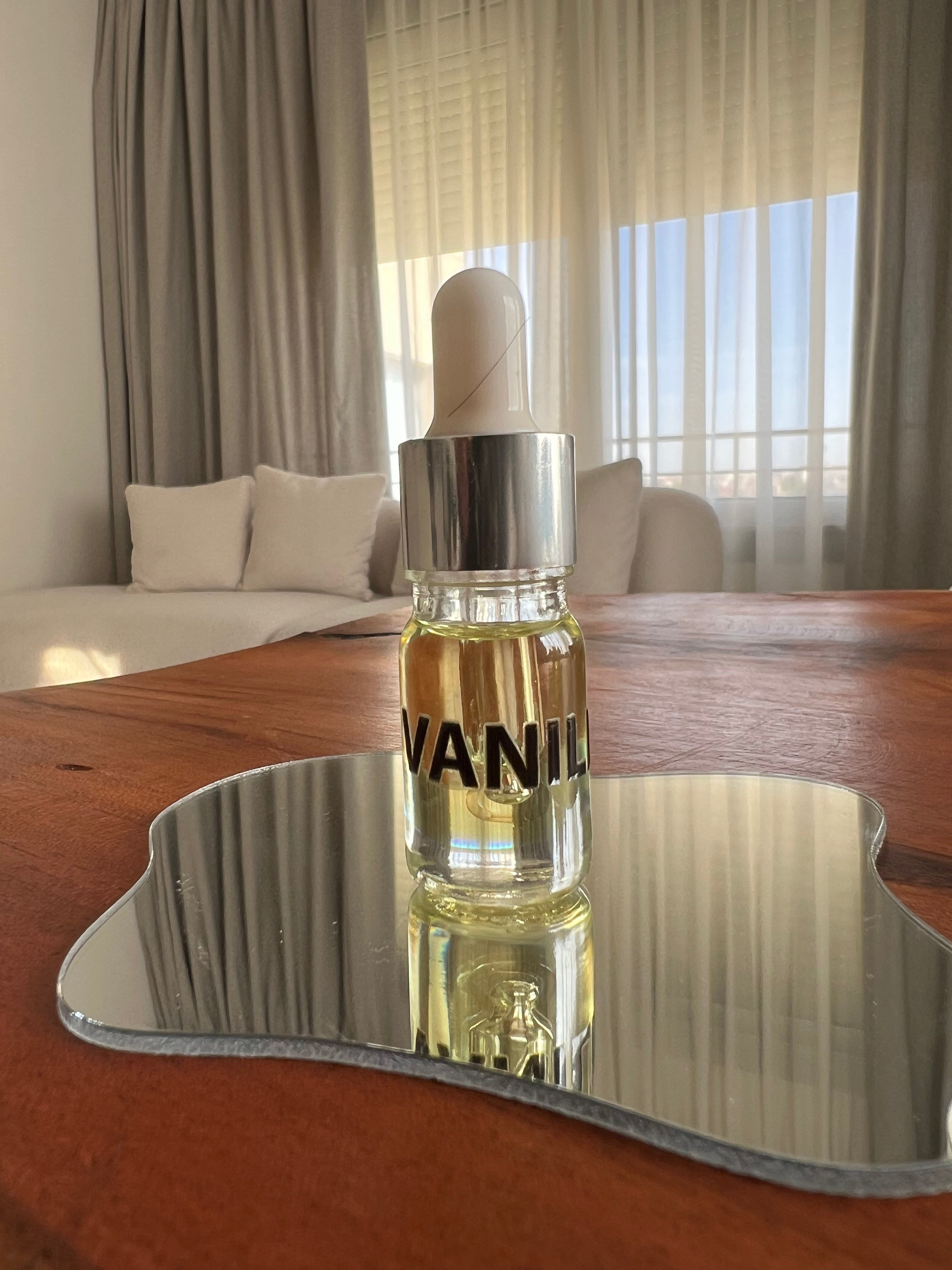 Vanilla candle scent